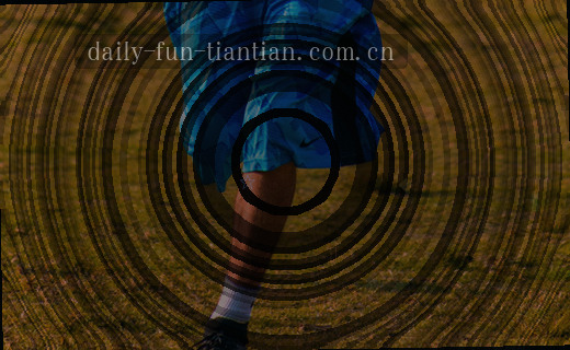 清晨阳光洒在翻开的书页上。